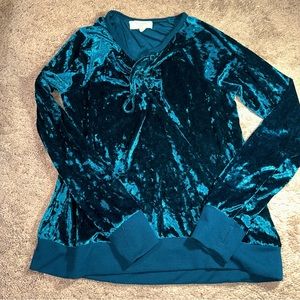 NWOT Blue velvet top 😍